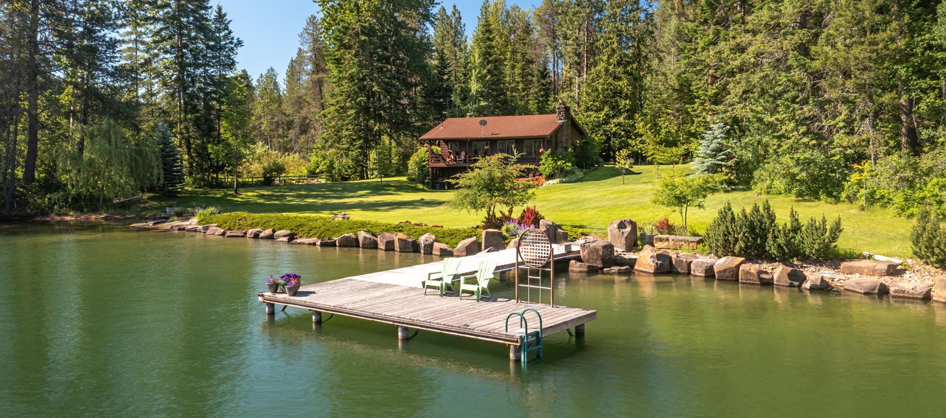 PRIVATE N Idaho waterfront retreat on 2.08 acres w/over 200+FF of deep water on the Pend Oreille River
