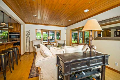 Kitchen Sitting Area