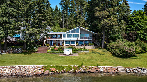 Enjoy 178 feet of your very own private shore line on beautiful Lake Pend Oreille