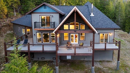 2023 custom-built estate blends sleek design with North Idaho’s natural beauty